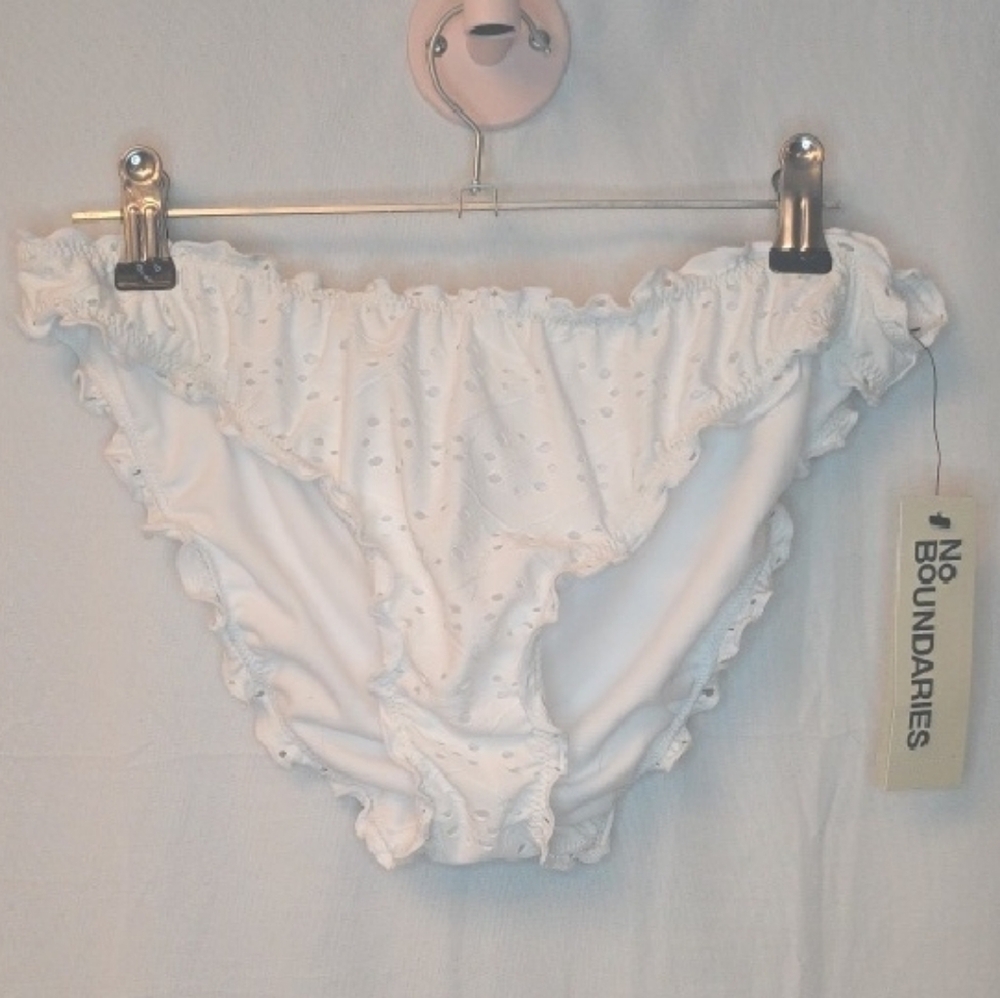 Cheeky White Ruffled Swim Bottom Nwt